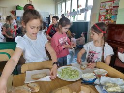 b_1024_768_0_00_images_2022_2023_Swietlica_Kanapki_342795385_707409207824264_326634414933903670_n